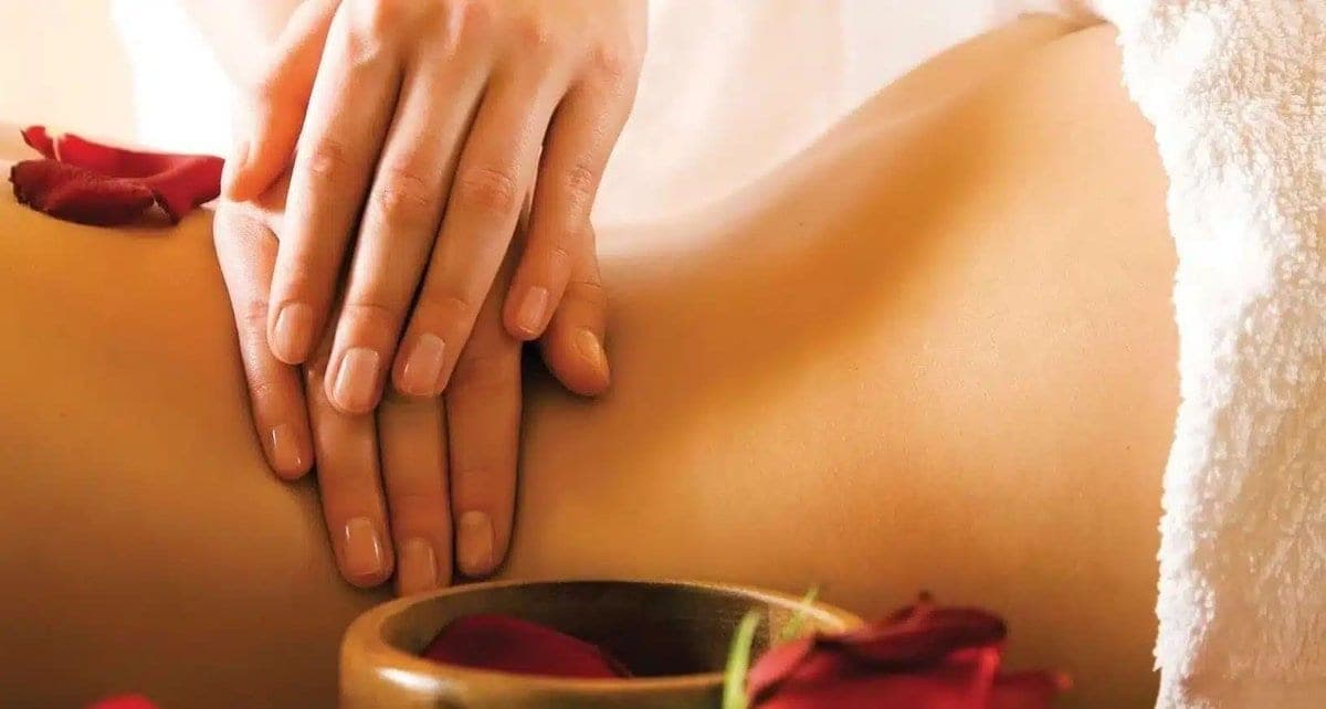 Massage bien-être : suédois, ayurvédique, pierres chaudes — quelle technique apprendre ?