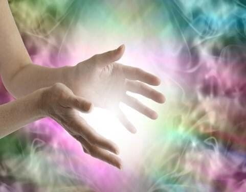 Déroulé d'une séance de Reiki : positions des mains et ressentis