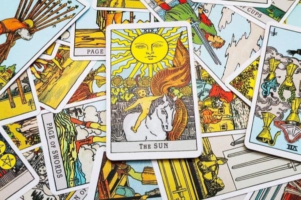 Se former pour devenir praticien en tarot thérapeutique : durée, programme et comment choisir
