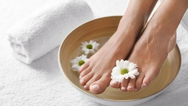 Réflexologie plantaire pendant la grossesse : bienfaits et précautions à connaître