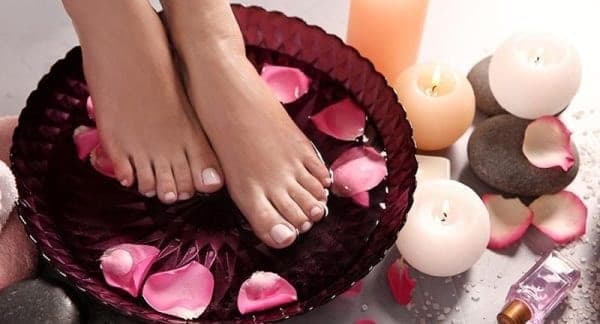 Réflexologie plantaire pendant la grossesse : bienfaits et précautions à connaître
