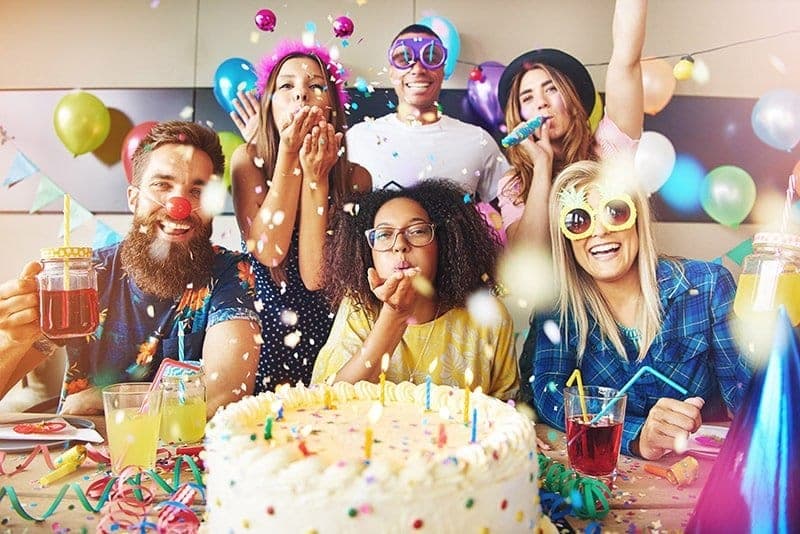 Le yoga du rire : en quoi ça consiste et comment se déroule une séance